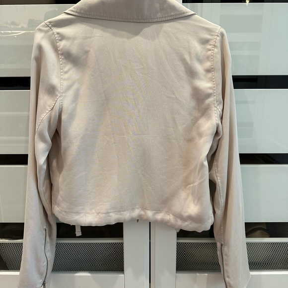 Brand new Abercrombie & Fitch jacket. - Picture 4 of 5